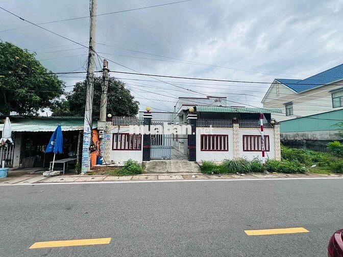 🏡 Nhà cấp 4 gần biển Lộc An, vị trí đẹp, đi bộ ra chợ rất tiện.