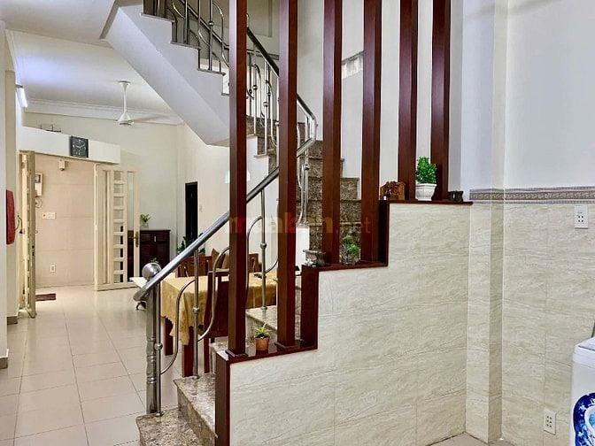 Cho thuê nhà 3 tầng ngã tư Phú Nhuận, 180/5 Phan Đăng Lưu. 17.000.000