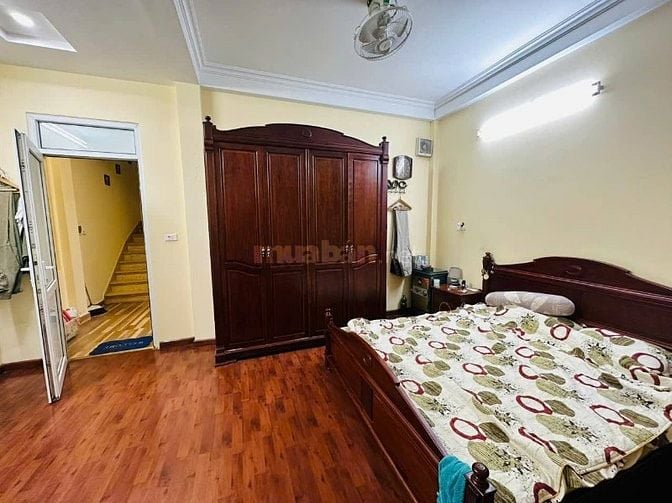 Bán nhà Ngã Tư Sở 57m2, nhà 5 tầng ở luôn, ô tô đỗ cửa, chính chủ
