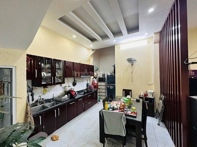 Bán nhà Ngã Tư Sở 57m2, nhà 5 tầng ở luôn, ô tô đỗ cửa, chính chủ