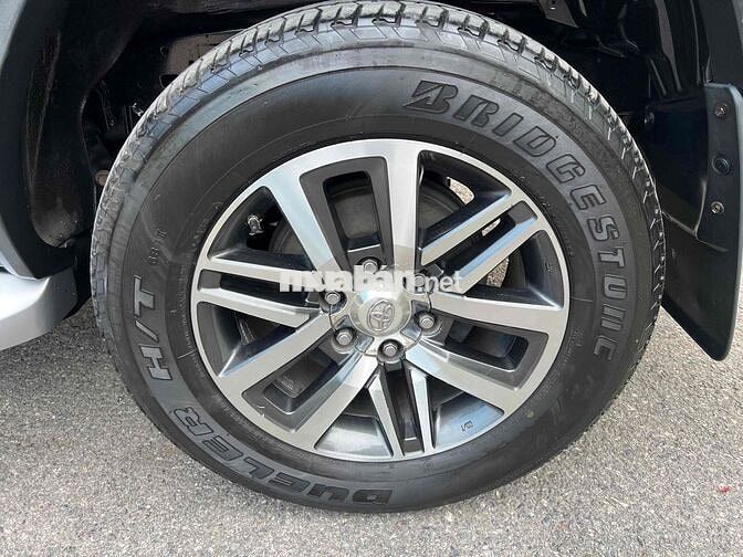 Toyota Fortuner 2017 máy xăng 2 cầu 645tr