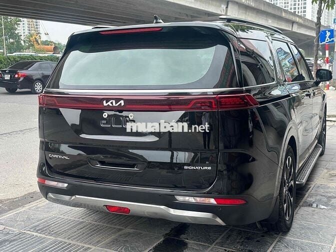 Kia Carnival Signature Đen 40000 km