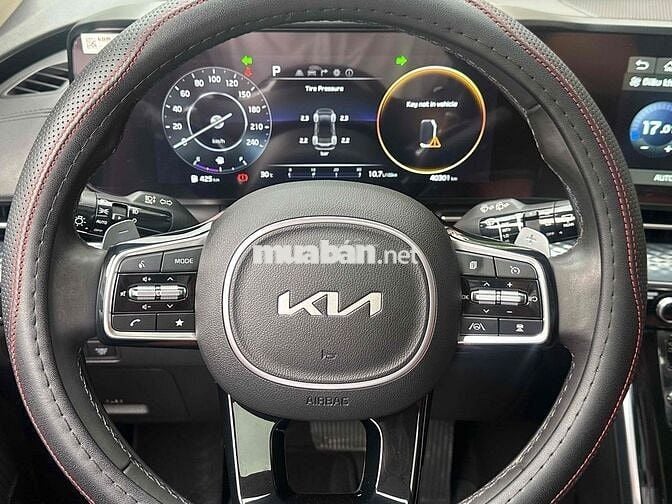 Kia Carnival Signature Đen 40000 km