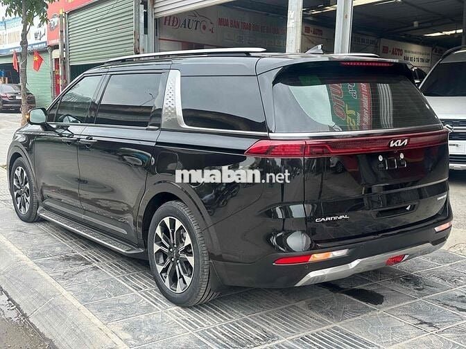 Kia Carnival Signature Đen 40000 km