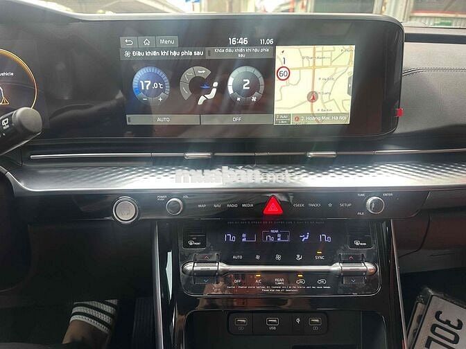 Kia Carnival Signature Đen 40000 km