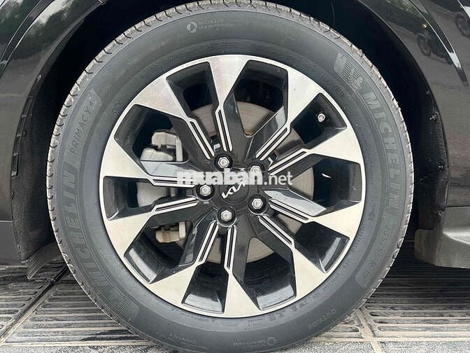 Kia Carnival Signature Đen 40000 km