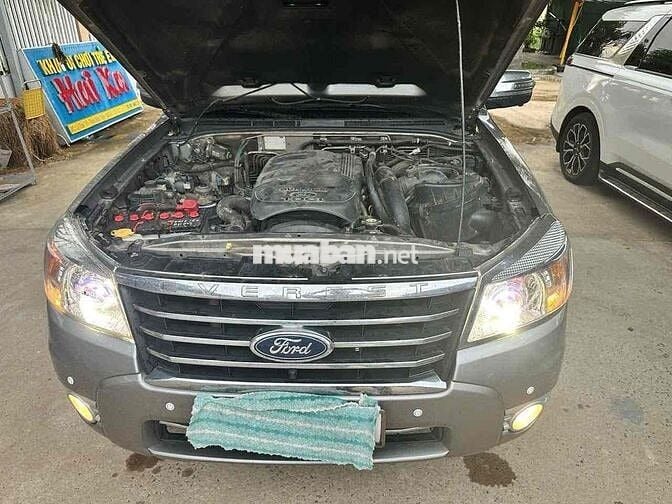 Ford Everest 2011 Xám
