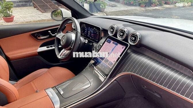 Mercedes GLC 200 4MATIC 2023 Trắng Nâu siêu lướt.