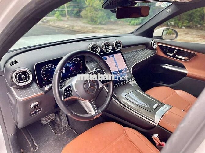 Mercedes GLC 200 4MATIC 2023 Trắng Nâu siêu lướt.
