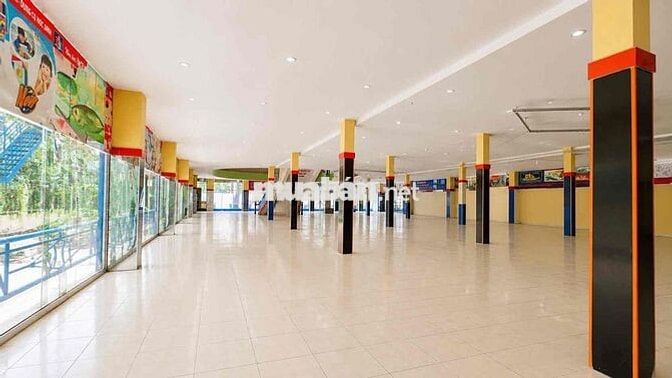 CHO THUÊ MẶT BẰNG HIẾM QUẬN 7 – NGANG 30M CỰC ĐẸP