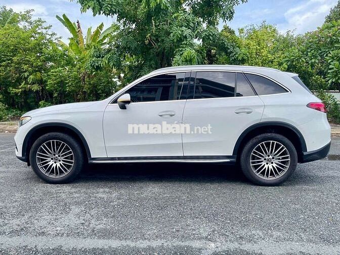 Mercedes GLC 200 4MATIC 2023 Trắng Nâu siêu lướt.
