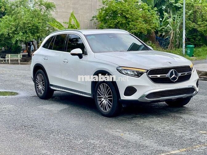 Mercedes GLC 200 4MATIC 2023 Trắng Nâu siêu lướt.
