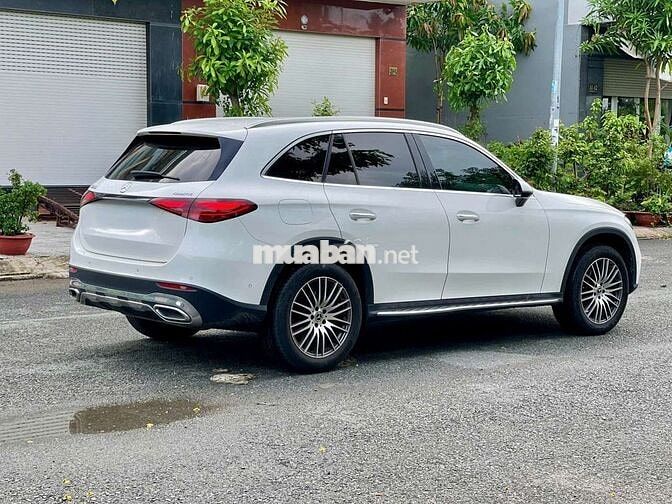 Mercedes GLC 200 4MATIC 2023 Trắng Nâu siêu lướt.