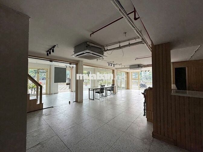Cho thuê MB góc Hoàng Sa,Tân Định, Q1 170m2 sàn - 45tr lối đi riêng
