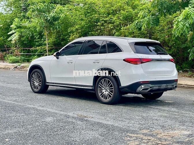 Mercedes GLC 200 4MATIC 2023 Trắng Nâu siêu lướt.