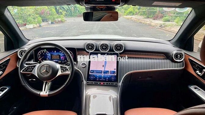 Mercedes GLC 200 4MATIC 2023 Trắng Nâu siêu lướt.