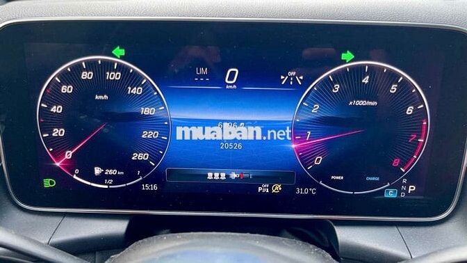 Mercedes GLC 200 4MATIC 2023 Trắng Nâu siêu lướt.