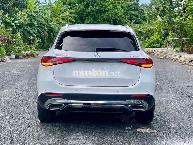 Mercedes GLC 200 4MATIC 2023 Trắng Nâu siêu lướt.