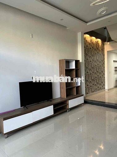 ⭐️ TÔI Cho Thuê Nhà 3 Tầng Mặt Tiền 10m5 Lề 5M Sát Khúc Hạo ⭐️