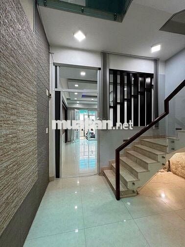 Mặt tiền khu Bắc Hải, DT: 4x18m, trệt 3 lầu, 6pn 5wc, nhà mới, sạch sẽ