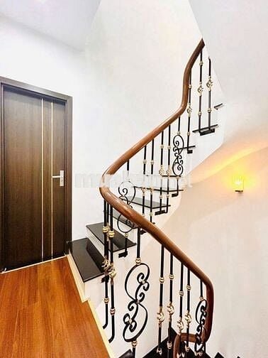 NHÀ ĐẸP Ở NGAY – TẶNG FULL NỘI THẤT – NGÕ THÔNG – SỔ NỞ HẬU ĐẸP.