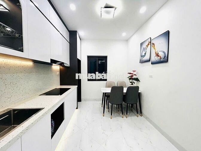 NHÀ ĐẸP Ở NGAY – TẶNG FULL NỘI THẤT – NGÕ THÔNG – SỔ NỞ HẬU ĐẸP.