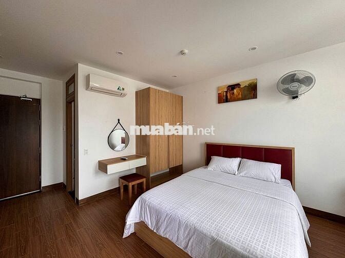 Cho thuê căn hộ 35m2, có ban công, cách biển 5 phút đi bộ
