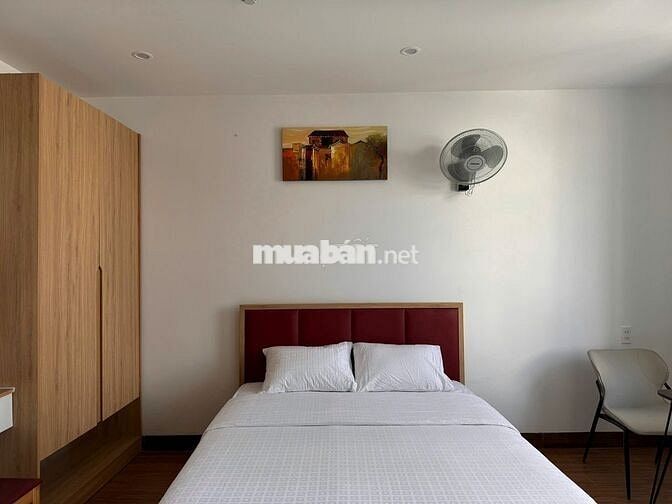 Cho thuê căn hộ 35m2, có ban công, cách biển 5 phút đi bộ