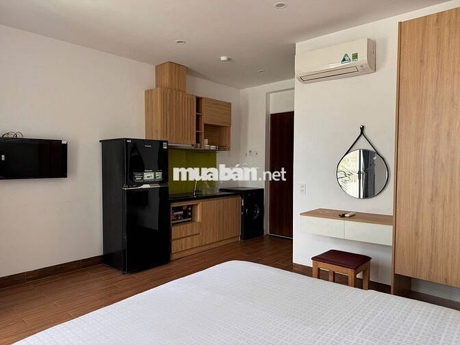 Cho thuê căn hộ 35m2, có ban công, cách biển 5 phút đi bộ