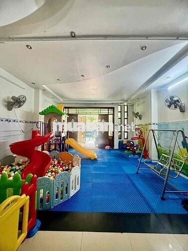Nhà 5 tầng 6x20m , chính chủ gả nhanh