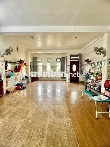 Nhà 5 tầng 6x20m , chính chủ gả nhanh