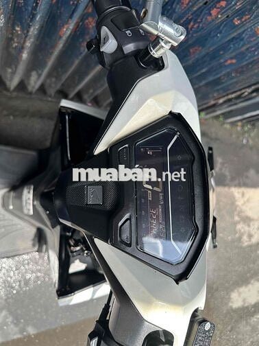 🛵🛵🛵Honda Vario 2022 Trắng bstp chính chủ
