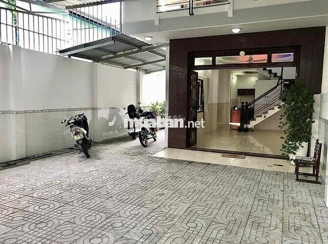 Bán gấp nhà: 6,8x22,3 lầu mặt tiền hẻm xe tải đường Nguyễn Thị Thập,Q7