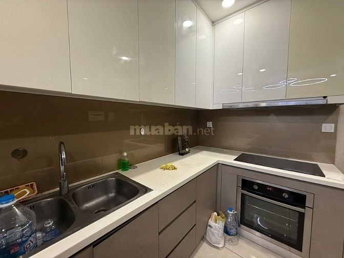 Căn 2PN tầng cao Nguyên Hồng 54m2 có nội thất 2,2tỷ có sổ hồng vay 70%