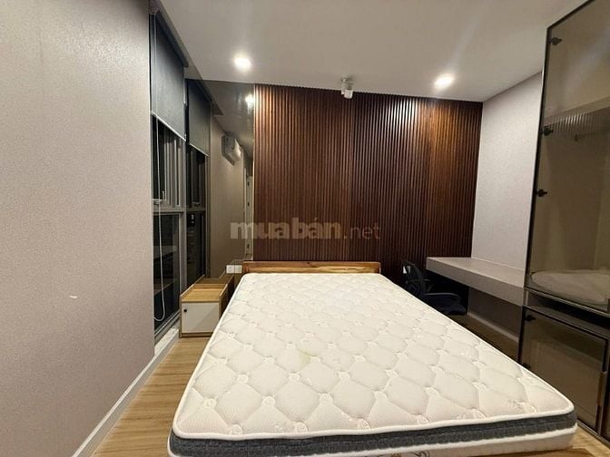 Căn 2PN tầng cao Nguyên Hồng 54m2 có nội thất 2,2tỷ có sổ hồng vay 70%
