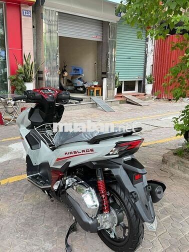 Honda Air Blade 125 Thể Thao ABS 2026 Xám đỏ