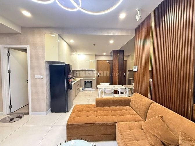 Căn 2PN tầng cao Nguyên Hồng 54m2 có nội thất 2,2tỷ có sổ hồng vay 70%
