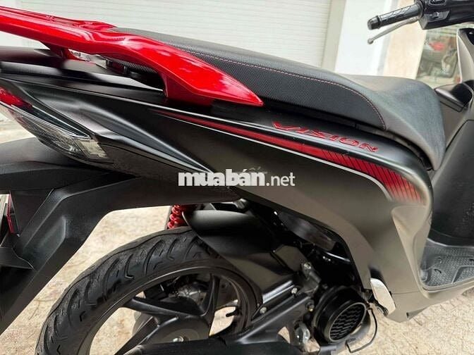 Vision 2024 bản Thể thao Đen nhám khoá ga 5000km