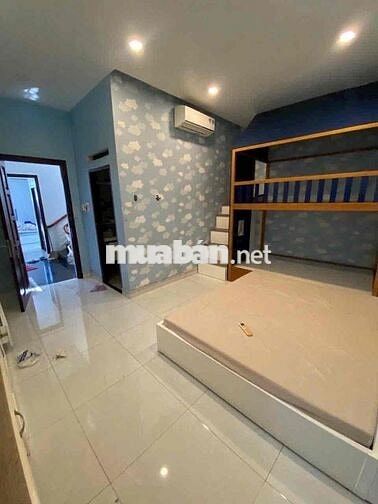 Nhà Mới Đẹp, Thông thoáng, trệt lửng 3 lầu sân thượng, nhà căn góc