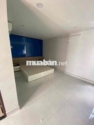 Nhà Mới Đẹp, Thông thoáng, trệt lửng 3 lầu sân thượng, nhà căn góc