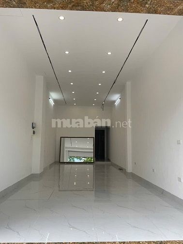 Chính chủ cho thuê nhà mặt phố Mai Dịch vị trí đẹp, kinh doanh cực tốt