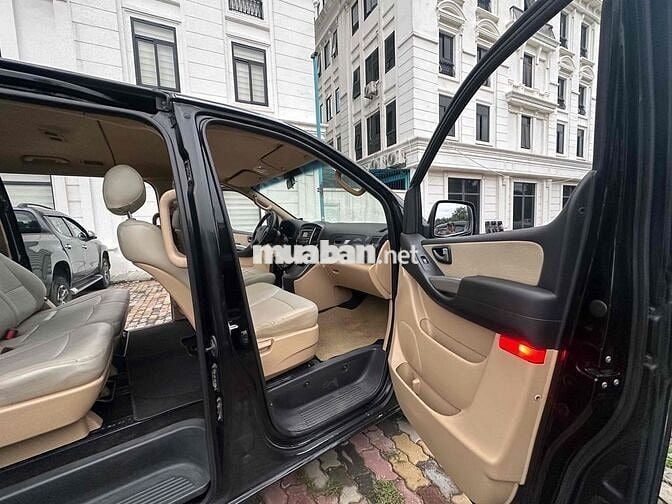 Hyundai Grand Starex 2016 9 chỗ Số sàn Dầu Đen