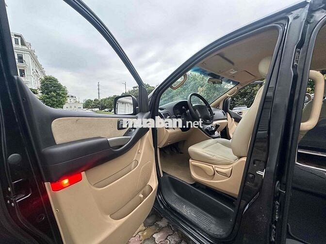 Hyundai Grand Starex 2016 9 chỗ Số sàn Dầu Đen