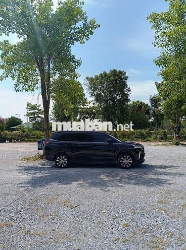 Toyota Innova 7 chỗ màu Đen Xăng