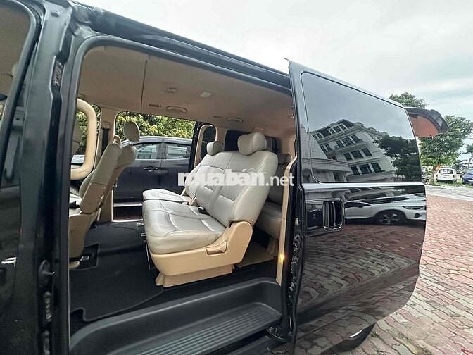 Hyundai Grand Starex 2016 9 chỗ Số sàn Dầu Đen