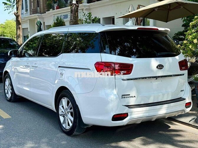 Kia Sedona 2.2 máy dầu cao cấp phom 2019