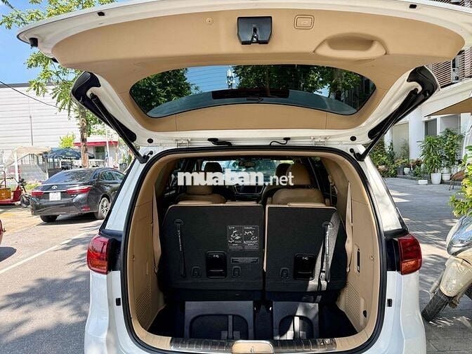 Kia Sedona 2.2 máy dầu cao cấp phom 2019