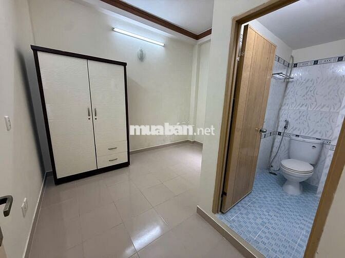 Quận 10, cho thuê phòng tiện nghi, máy lạnh, toilet riêng, tủ lạnh...