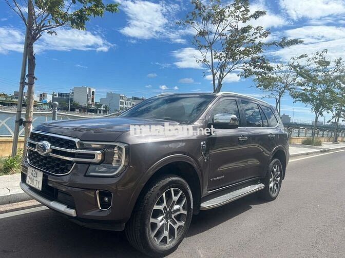 Ford Everest Titanium 2022 83.000km Nâu