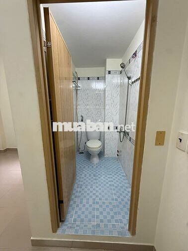 Quận 10, cho thuê phòng tiện nghi, máy lạnh, toilet riêng, tủ lạnh...